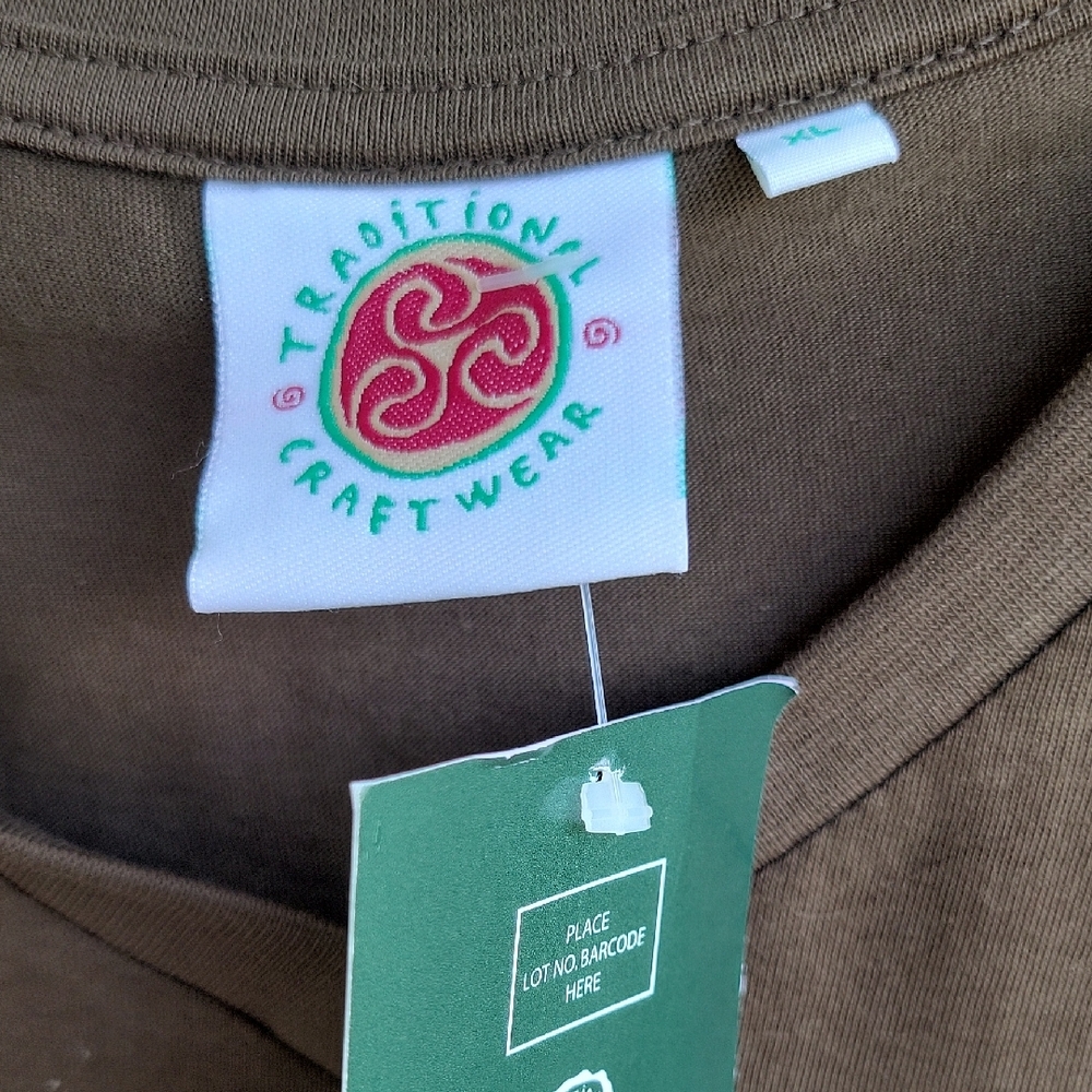 IrishGraphic Tee with Celtic Design Ireland XL Traditional Craft Wear - Picture 2 of 10